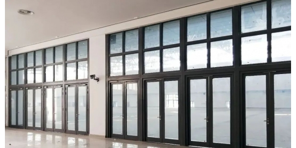 采购防火门丨钢质玻璃防火门与传统门有哪些区别？